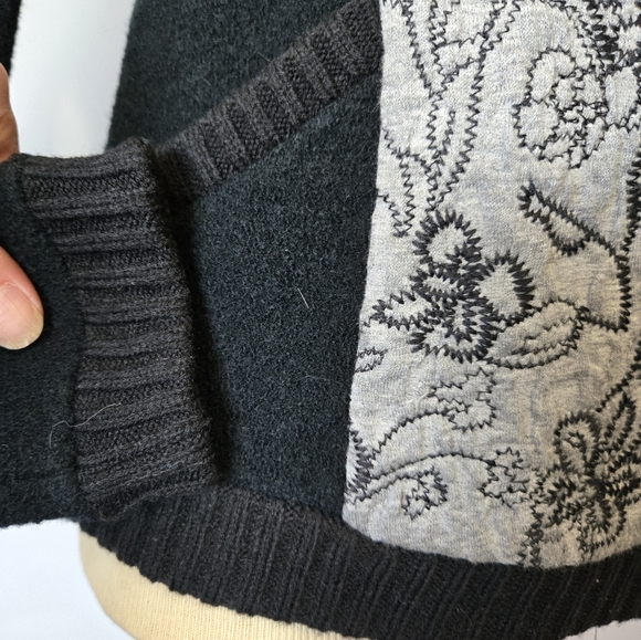 KNITTED & KNOTTED ANTHROPOLOGIE NWT Floral Embroidered Black/Gray Sweater Jacket - Picture 4 of 16